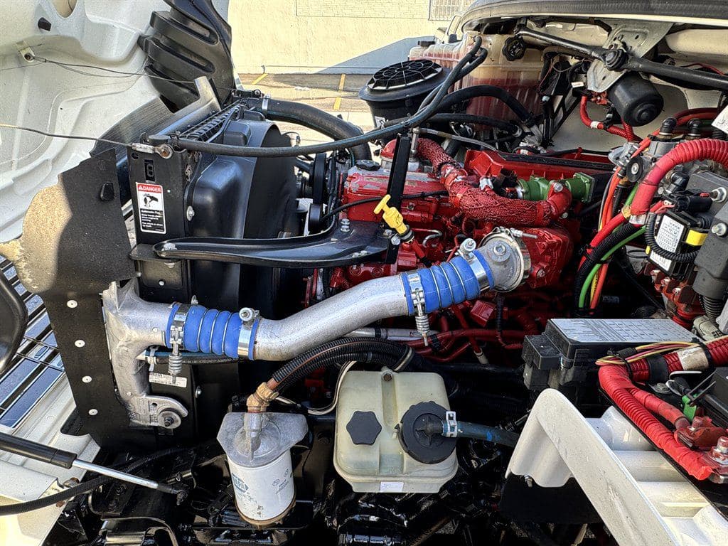 2015 Freightliner M2 106 image 41