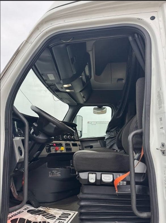 2022 Freightliner Cascadia image 6