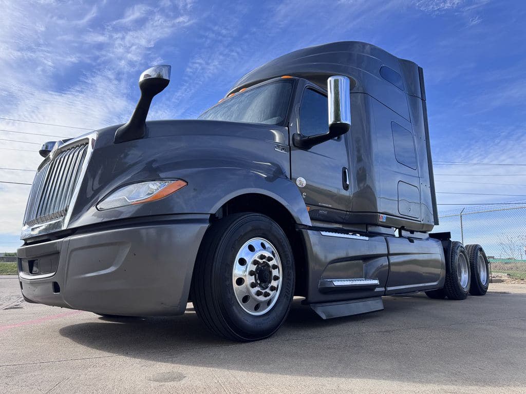 Used 2021 INTERNATIONAL LT625 image 8