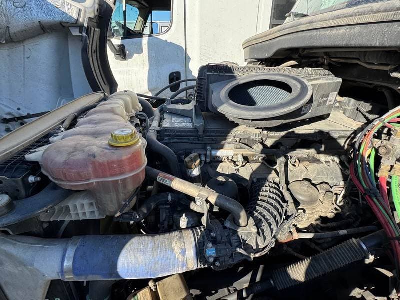 2022 Freightliner Cascadia image 3