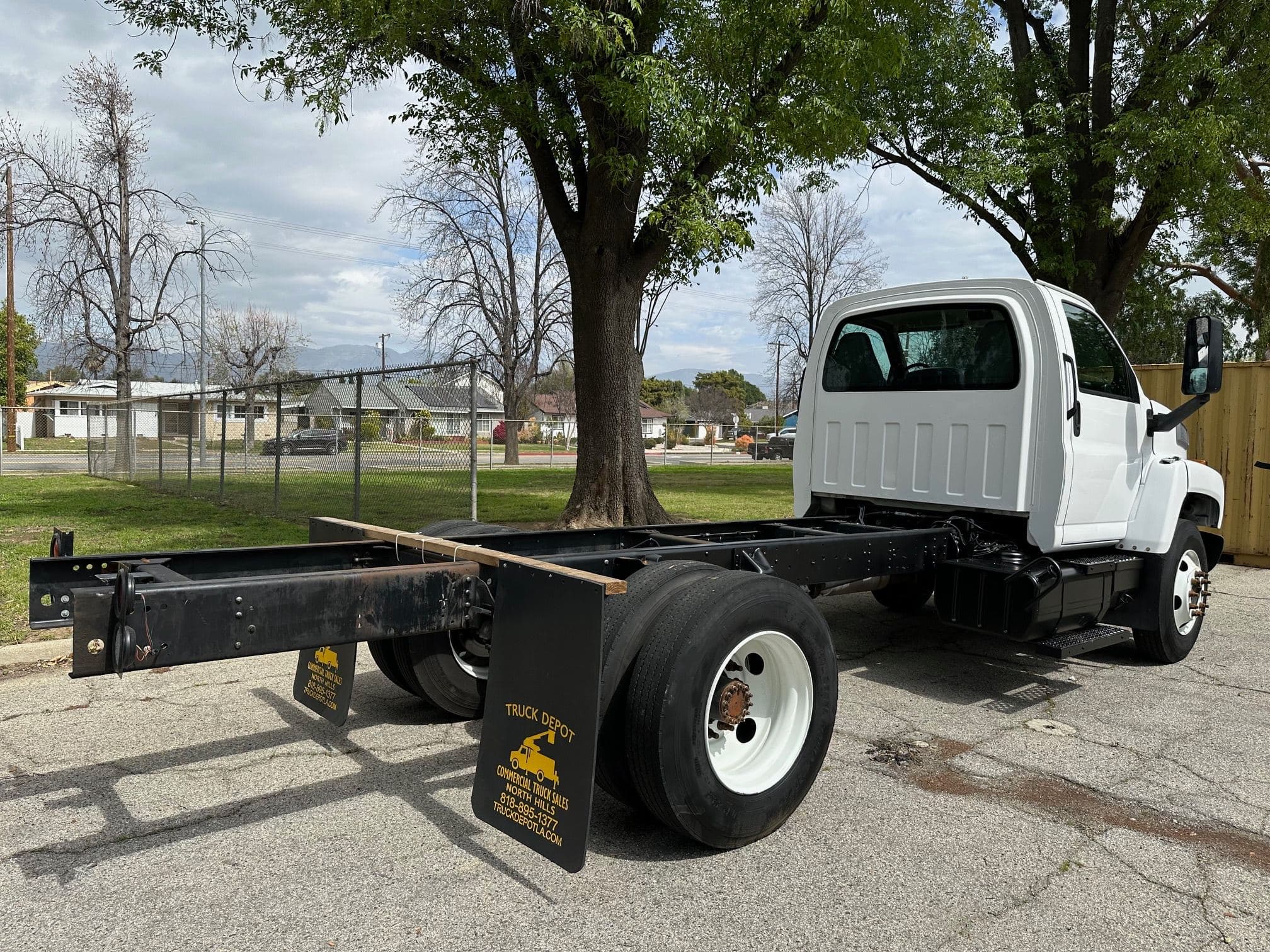 2008 GMC TOPKICK C6500 Cab and Chassis image 3