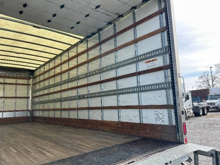 2022 International MV607 Box Truck - 220HP, 6 Speed Automatic, Roll up Door image 12