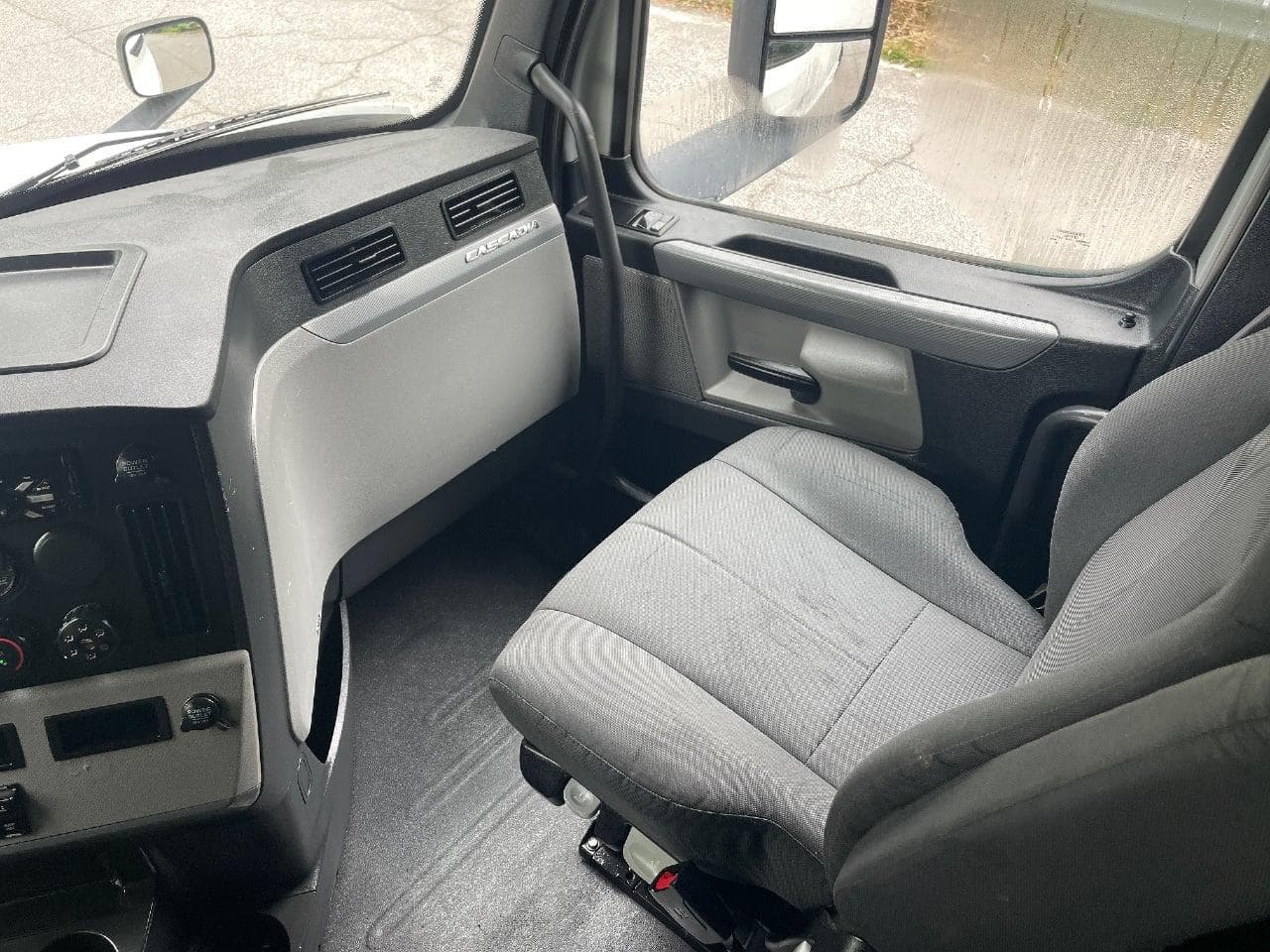 2019 Freightliner Cascadia 126 image 23