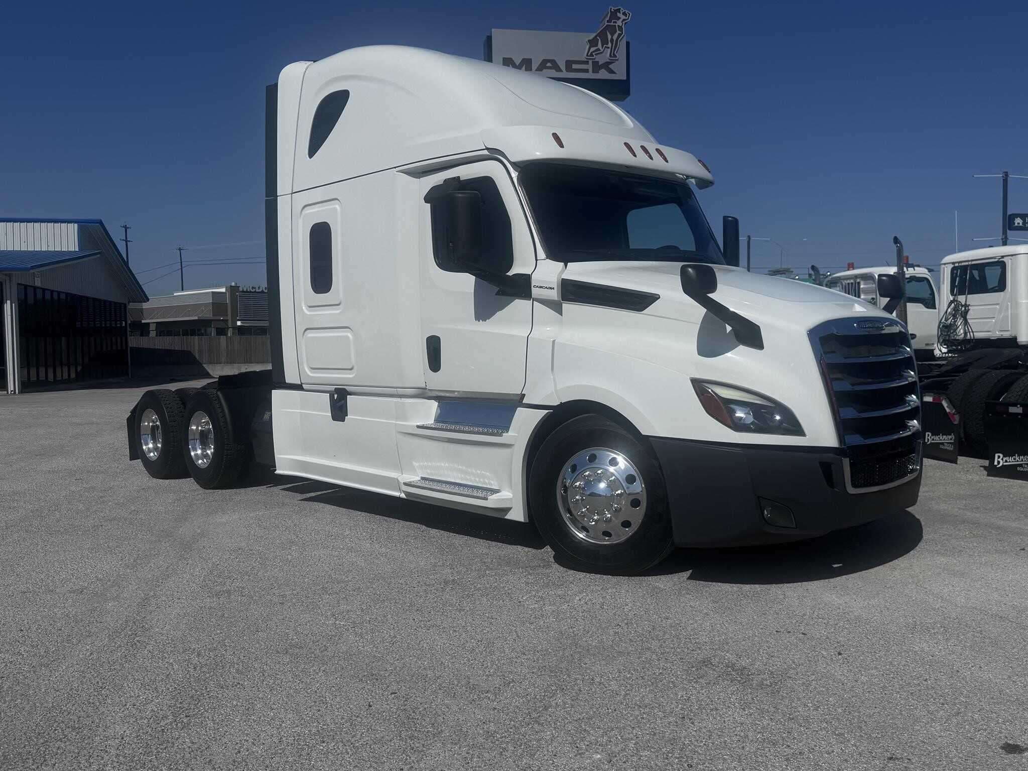 2020 Freightliner Cascadia 126 image 3