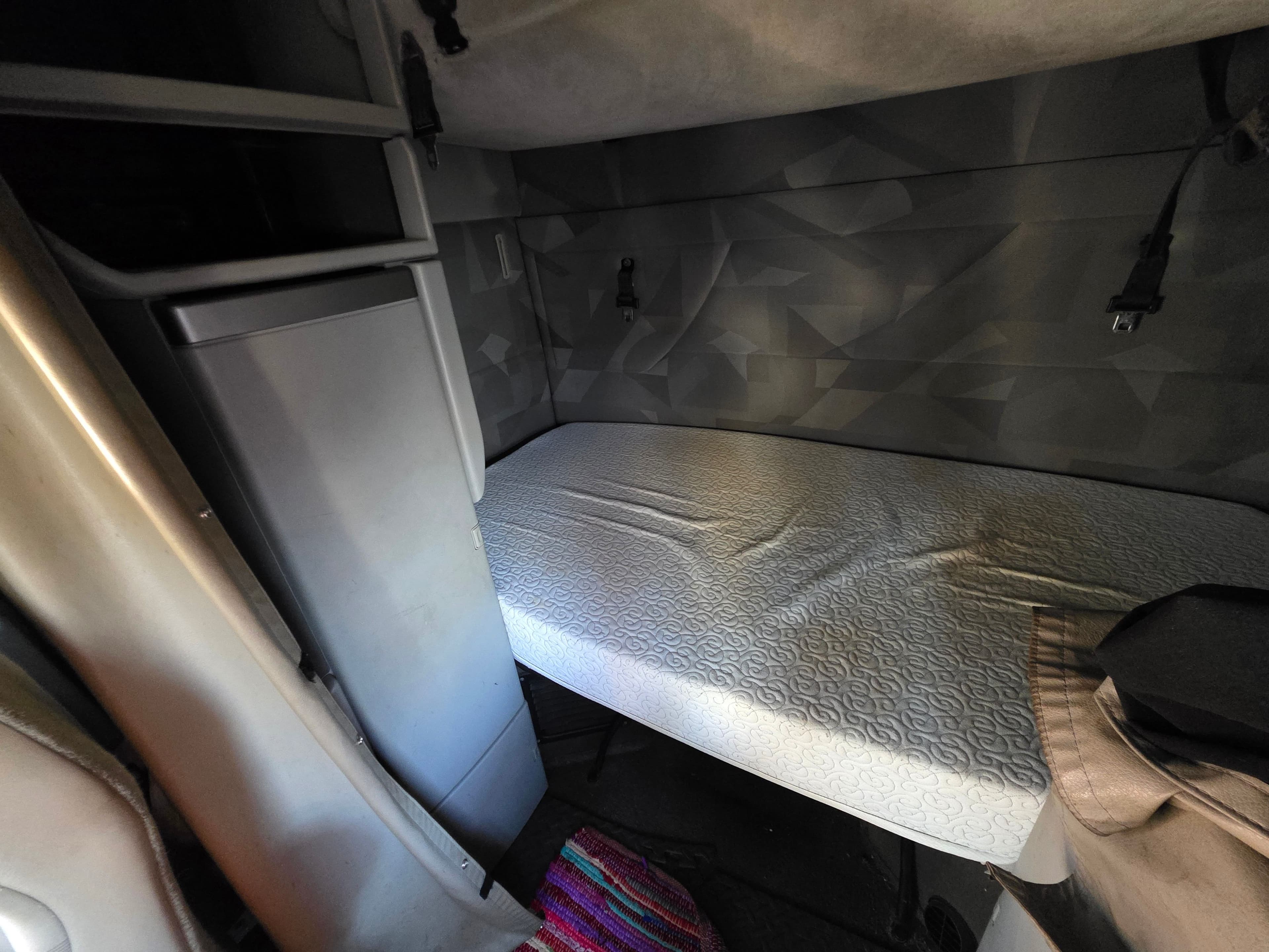 2005 Volvo VNL image 18