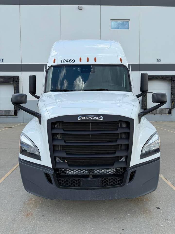 2022 Freightliner Cascadia 126 image 4