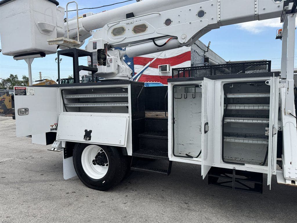 2018 Freightliner M2-106 image 20