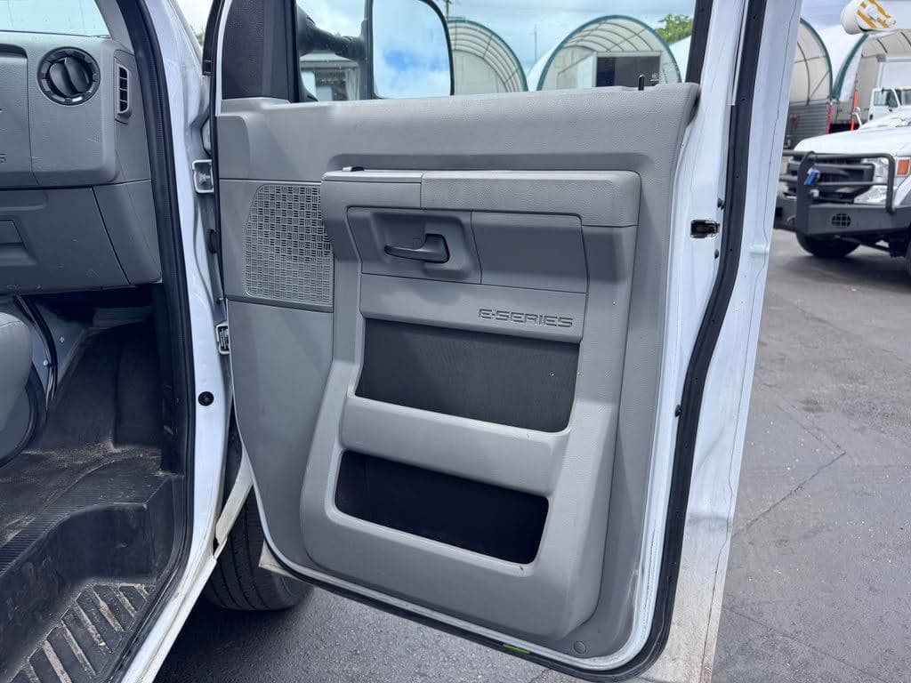 2024 Ford E350 Cutaway image 11