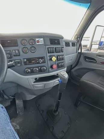2021 Peterbilt 567 image 4
