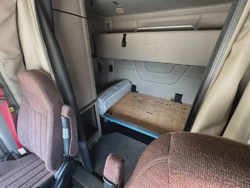 2022 Peterbilt 567 image 8