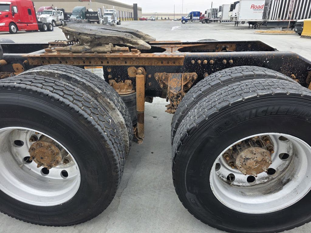 Used 2016 VOLVO VHD84BT image 4
