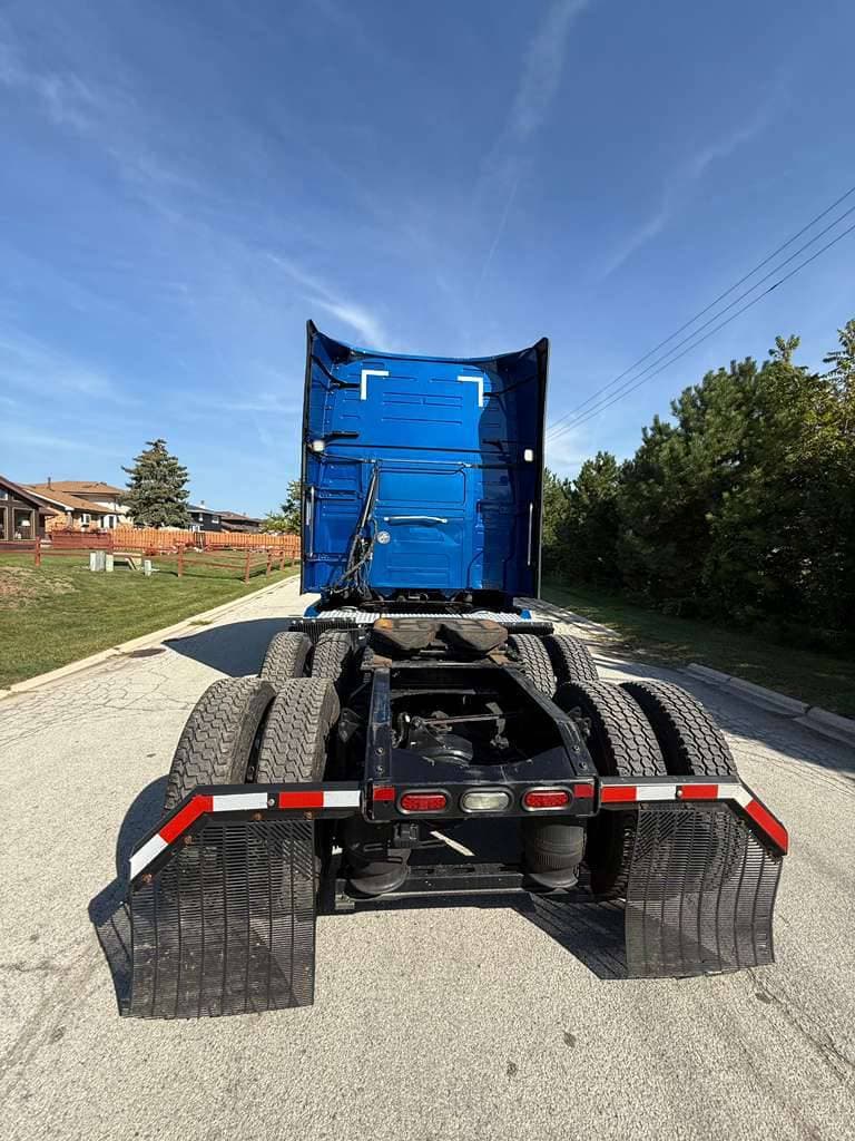 2021 Volvo VNL image 4