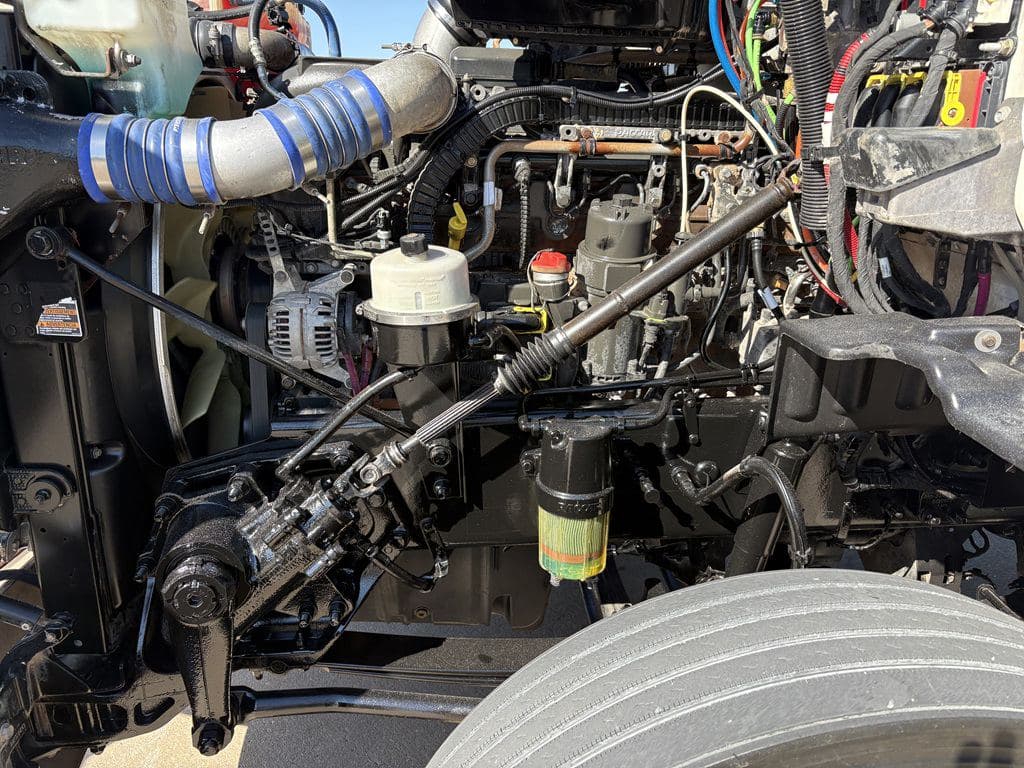 Used 2018 PETERBILT 579 image 6