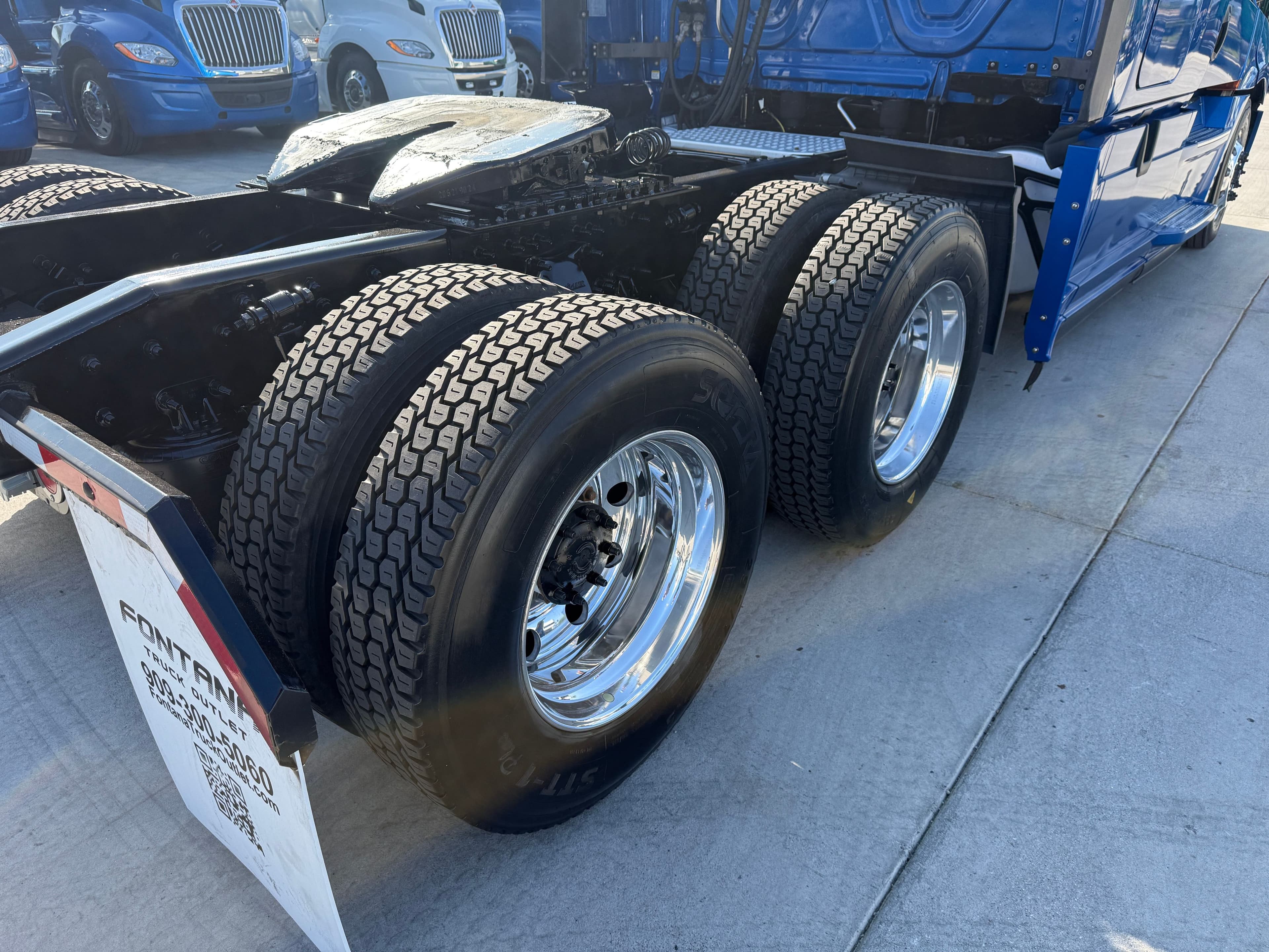 2020 Freightliner Cascadia 126 image 12