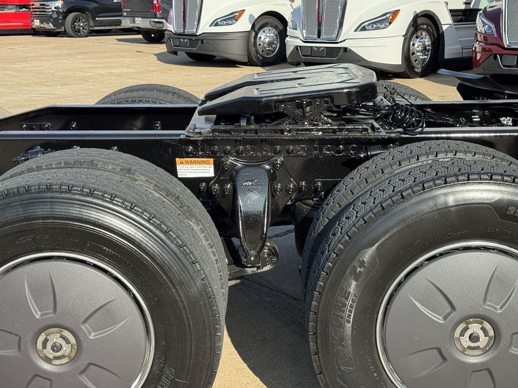 Used 2023 FREIGHTLINER PT126064ST image 16