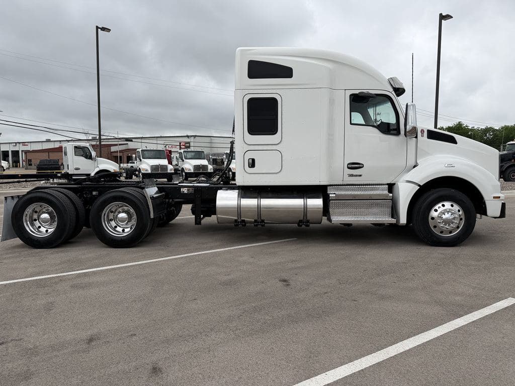 Used 2024 KENWORTH T880 image 10