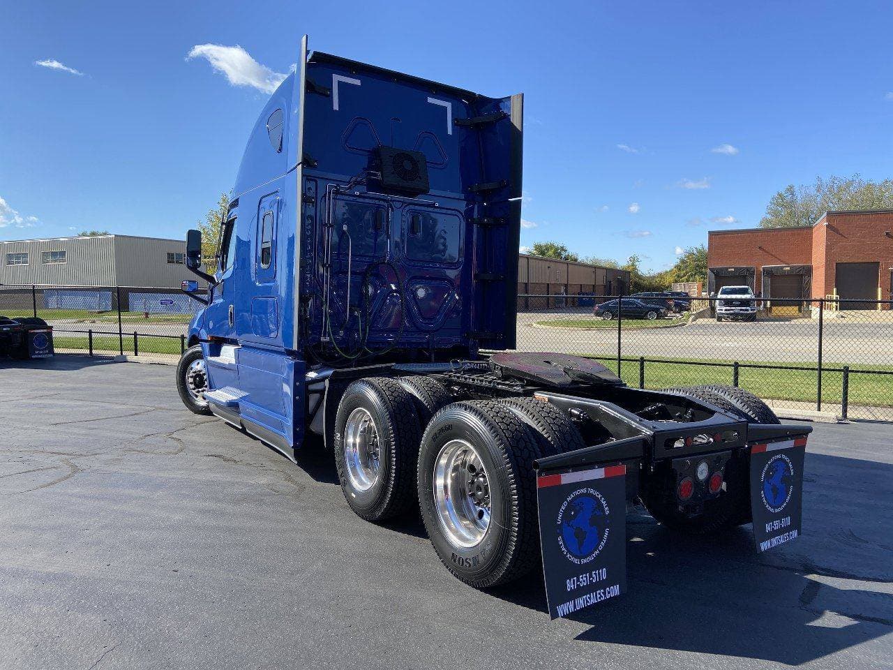 2022 FREIGHTLINER Cascadia CA126 * Tandem Axle Sleeper image 7