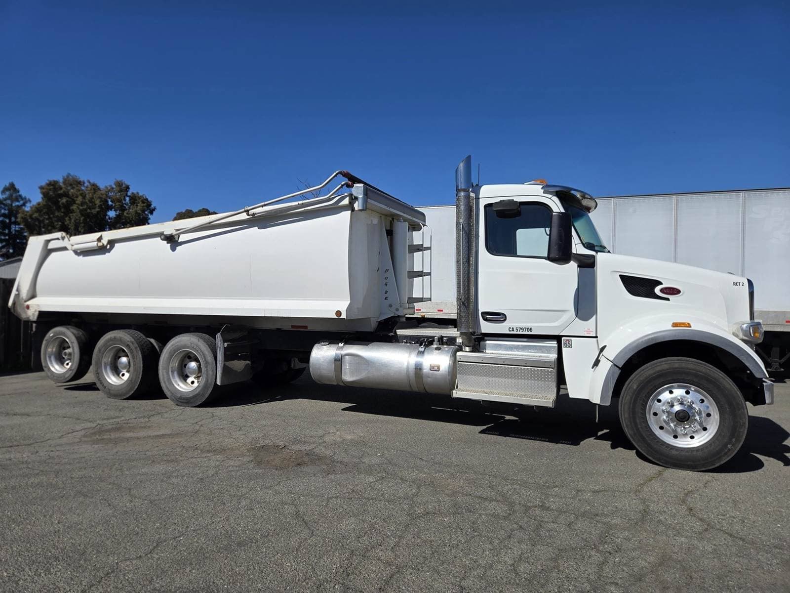 2023 Peterbilt 567 image 7