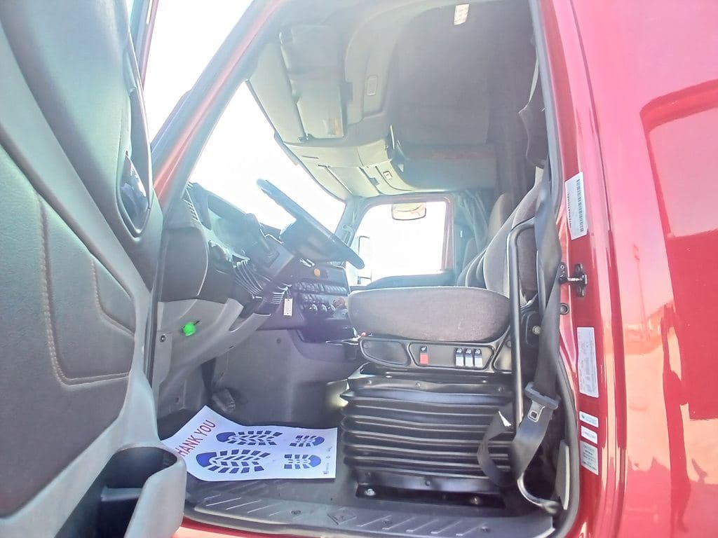 Used 2021 INTERNATIONAL LT625 image 27