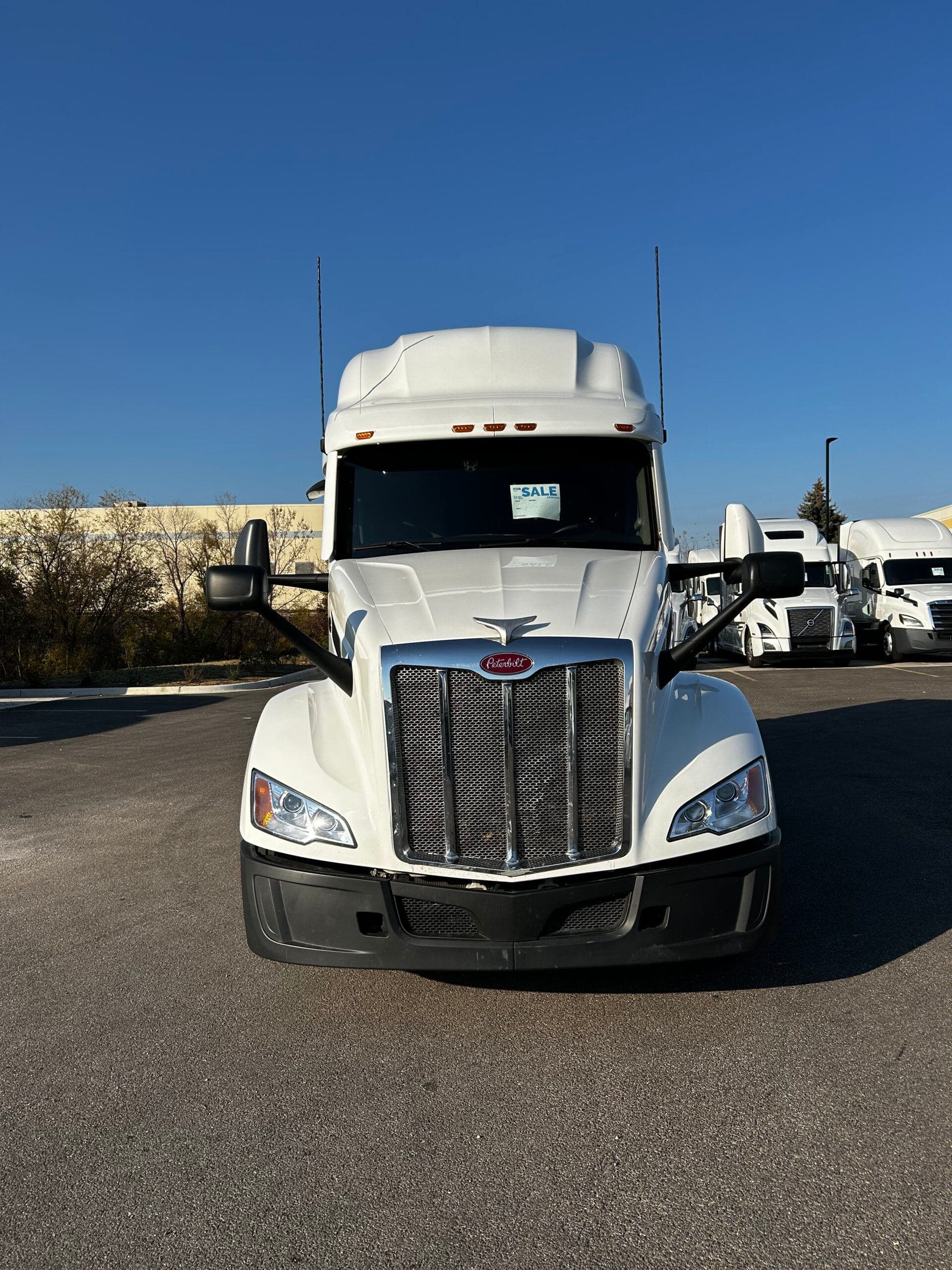 2023 Peterbilt 579 image 2