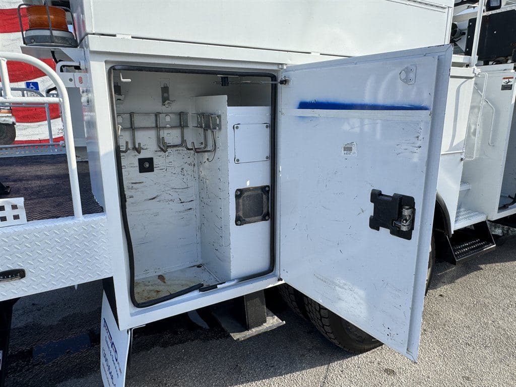 2016 Freightliner M2 106 image 24