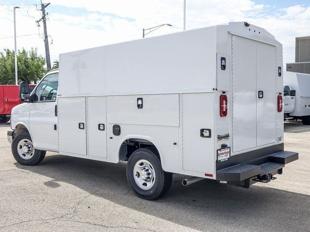 2025 Chevrolet Express 3500 Work Van Cutaway image 5