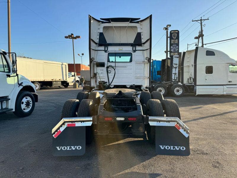 2020 Volvo VNL image 7