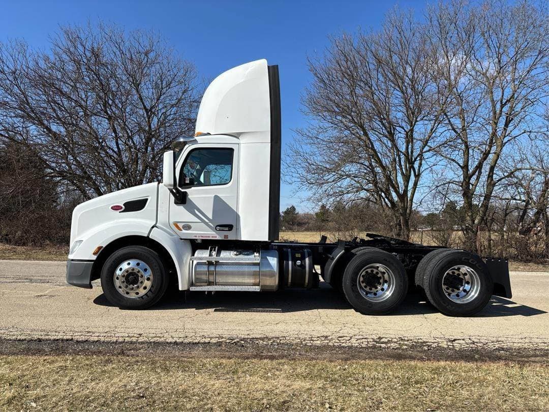 2020 Peterbilt 579 image 3