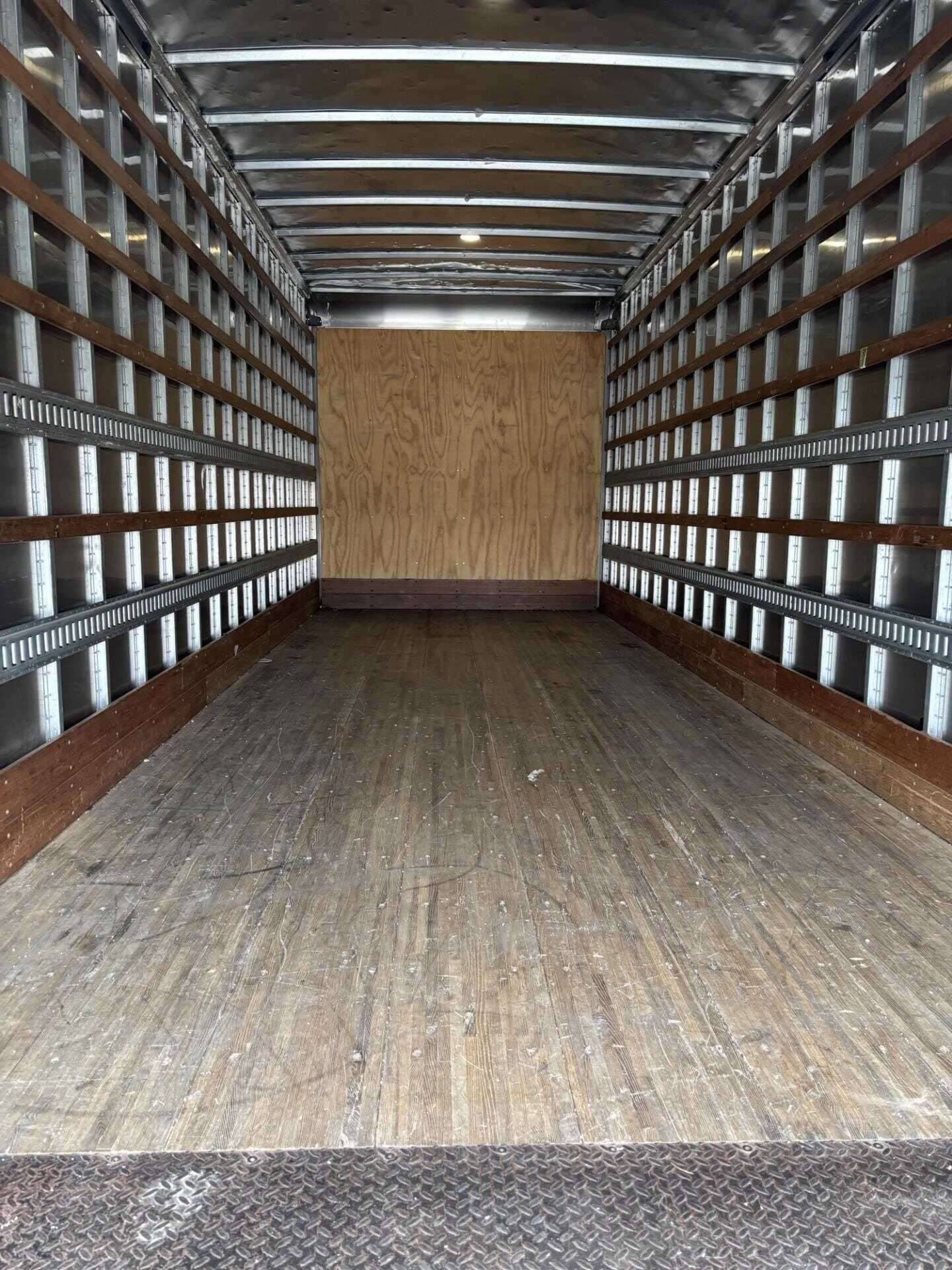 2022 Freightliner M2 image 12