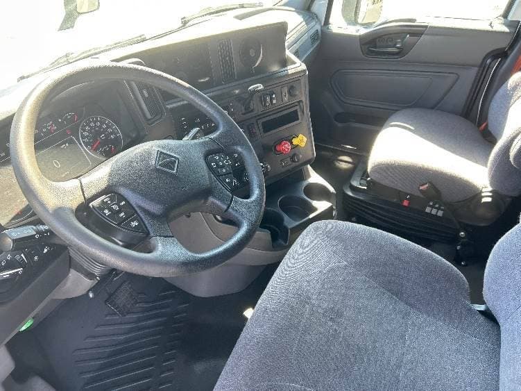 2023 International LT62F image 6