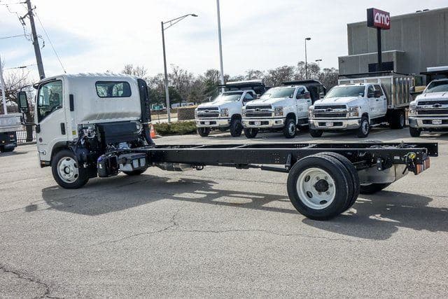 2025 Chevrolet 5500 XD LCF Diesel Base image 5