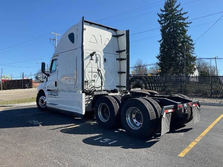 2023 Freightliner Cascadia 126 image 2
