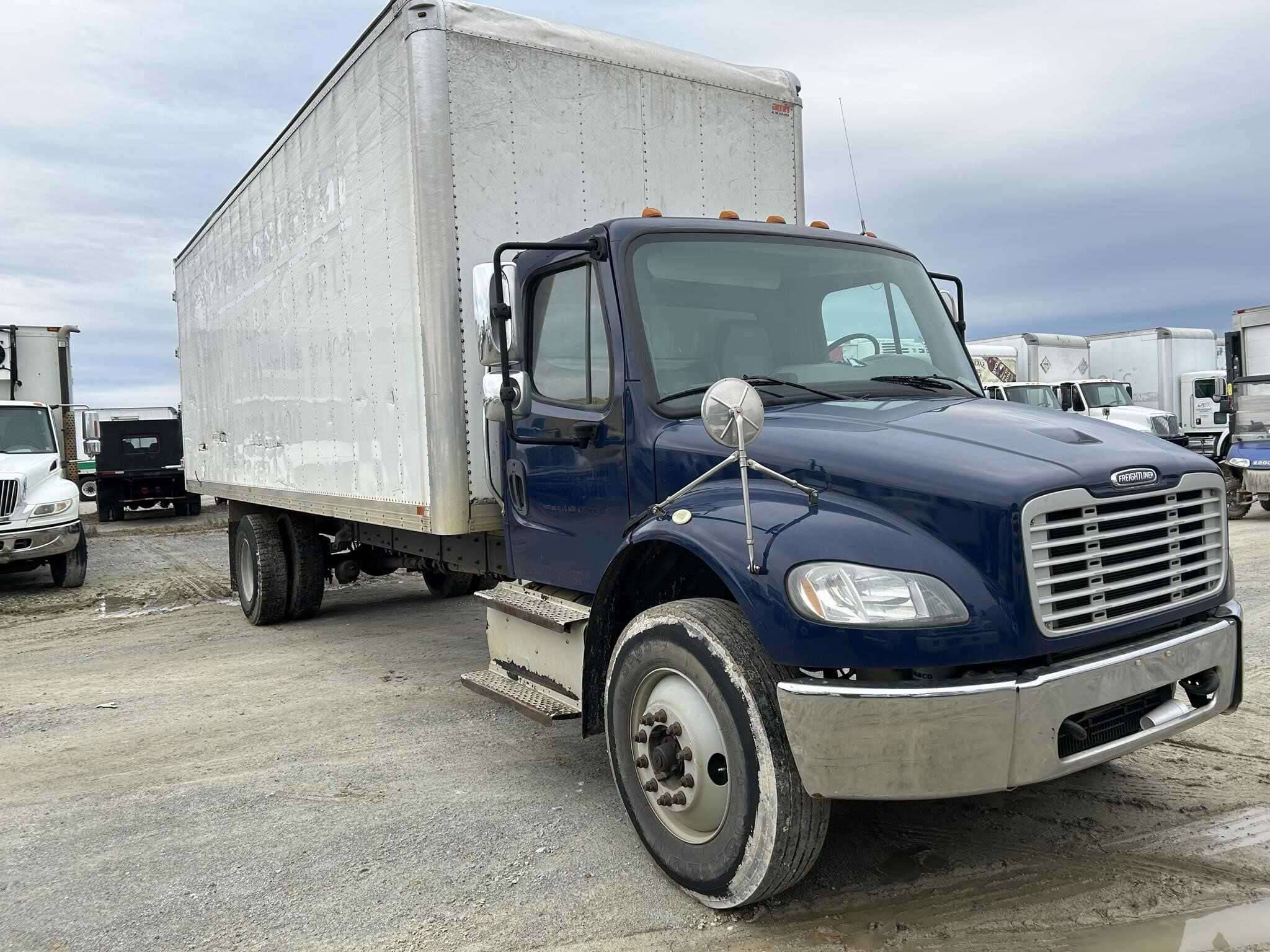 2017 Freightliner M2 image 2