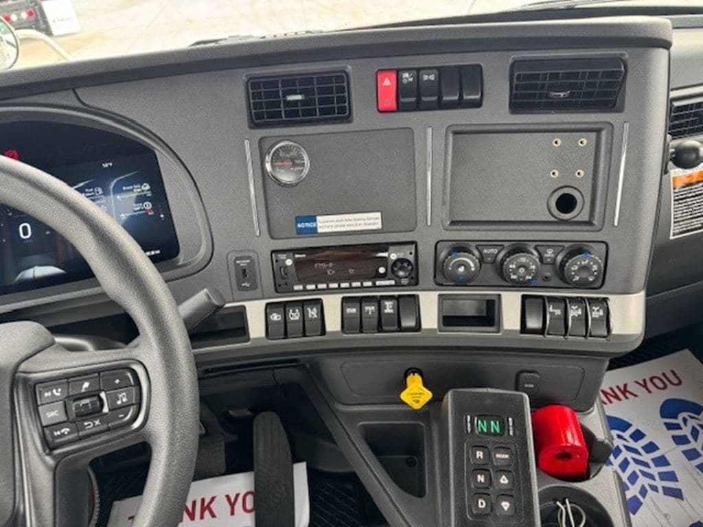 New 2026 KENWORTH T880 image 3