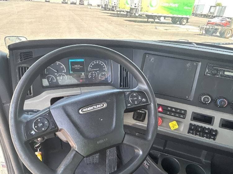 2019 Freightliner Cascadia 126 Day Cab Truck - 455HP, 12 Speed Automatic image 11