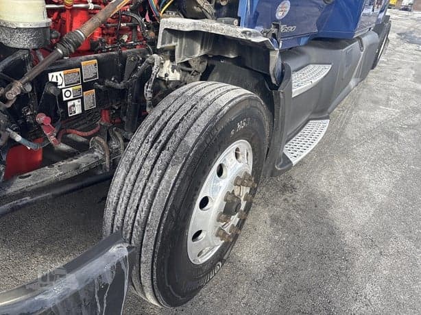 2021 Kenworth T680 image 10