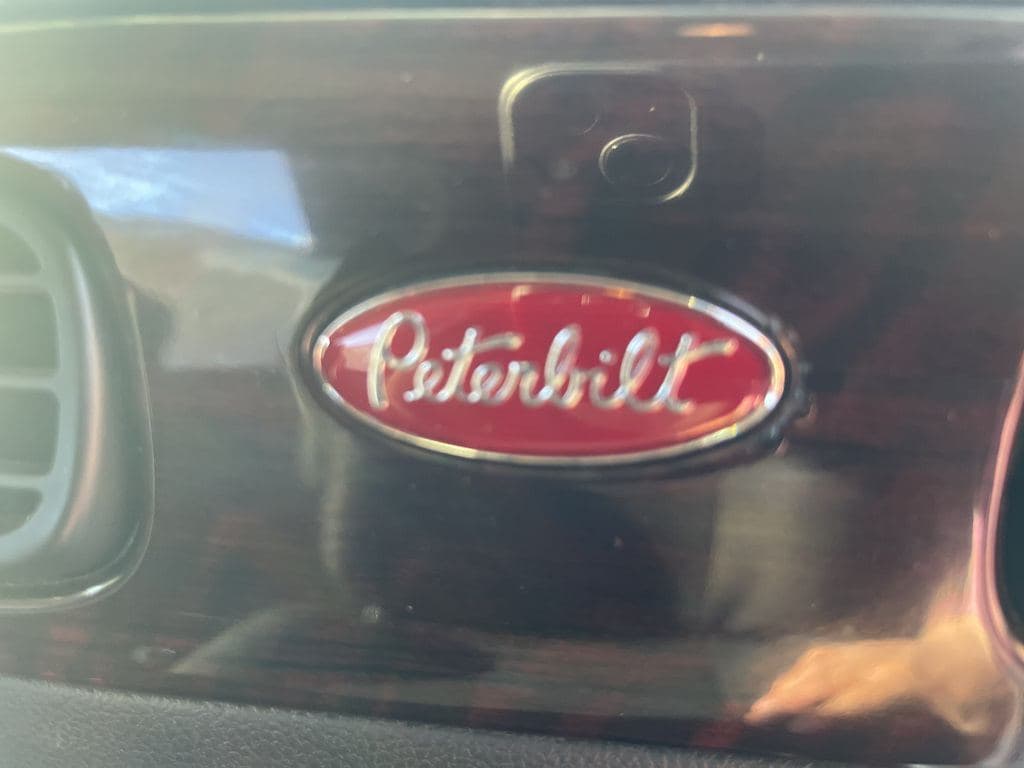 Used 2024 PETERBILT 389 image 15