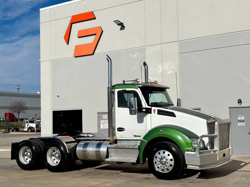 2021 Kenworth T880 image 1
