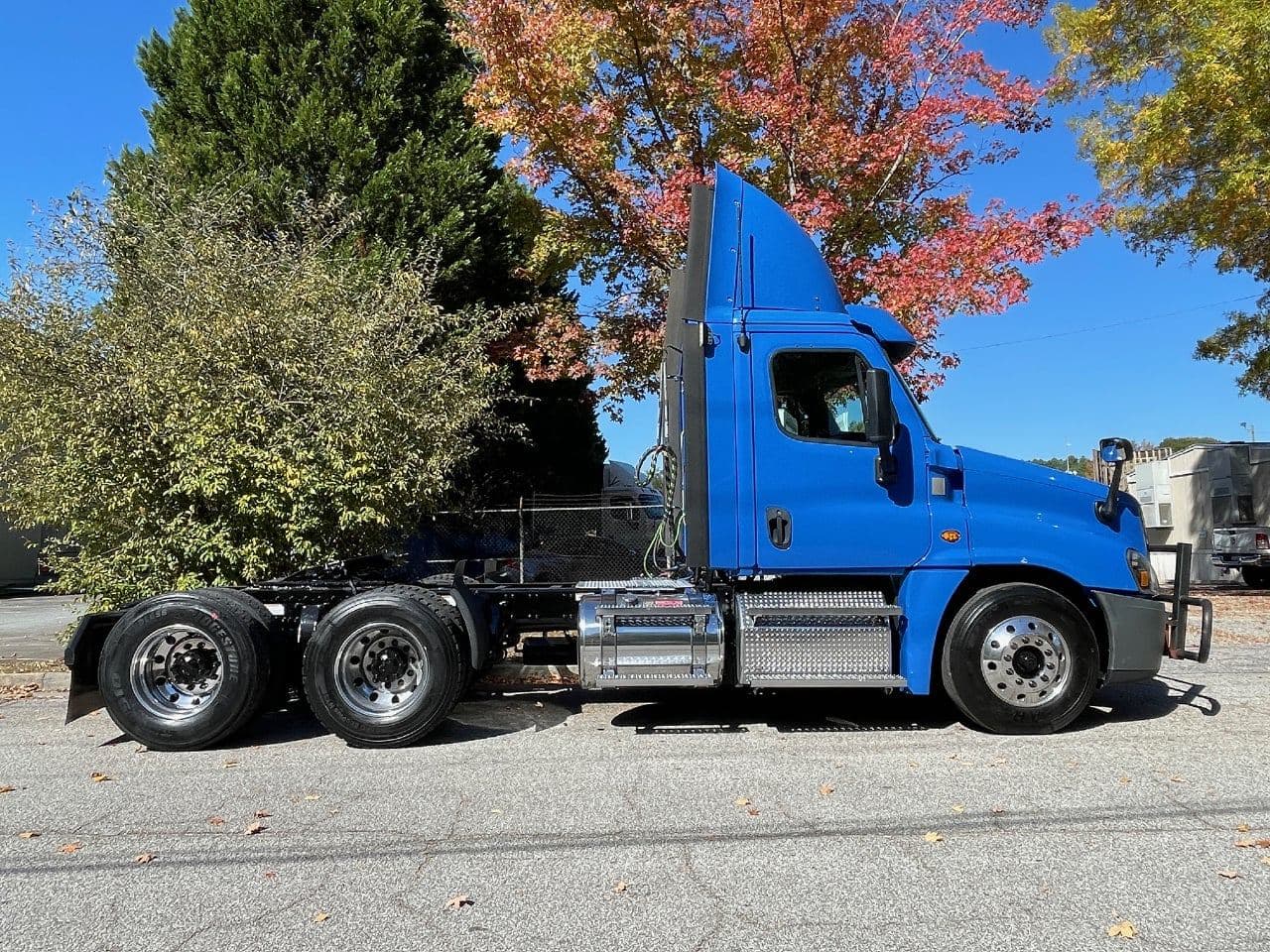 2020 Freightliner Cascadia 125 image 2