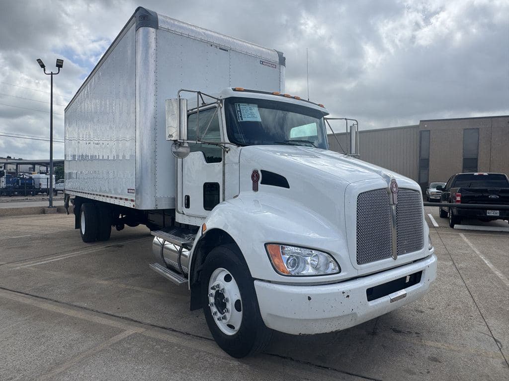 Used 2022 KENWORTH T270 image 1