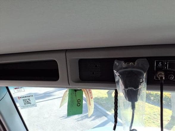 2026 Kenworth T880 image 35