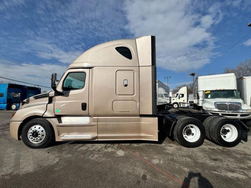 2019 Freightliner Cascadia image 3