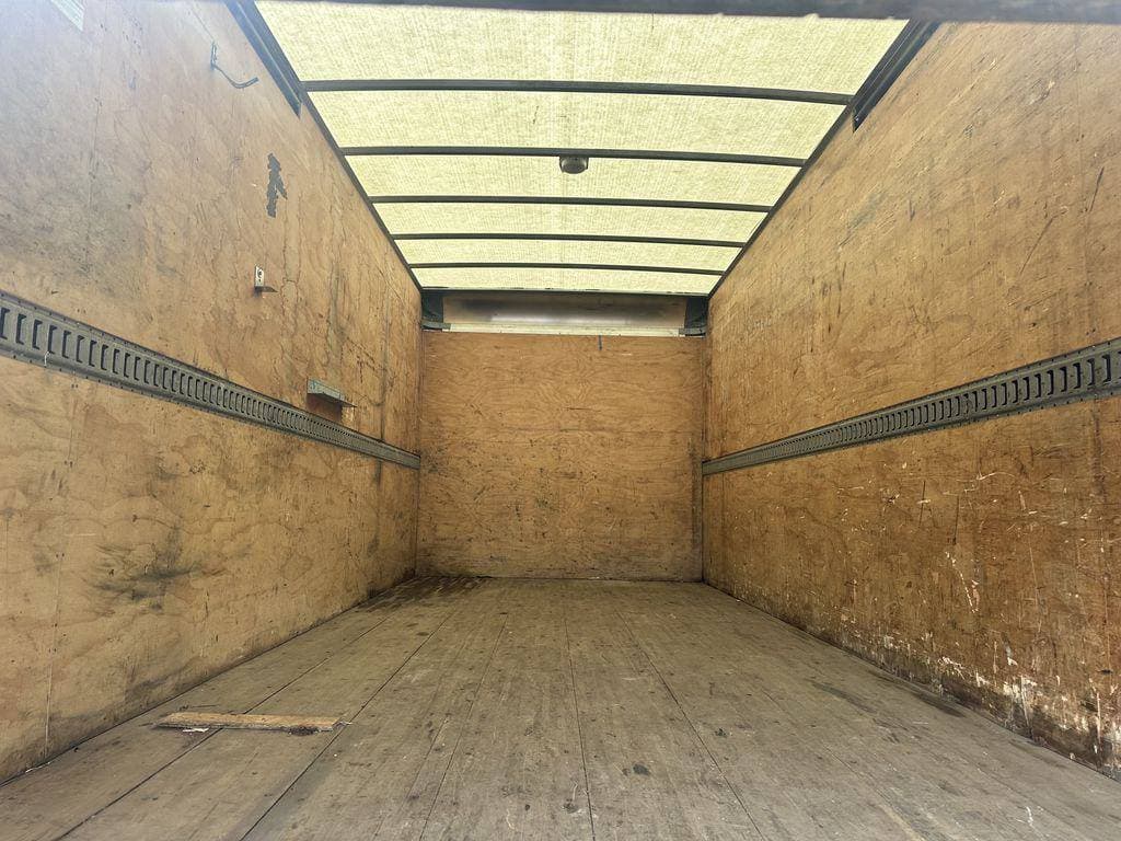 2018 Hino 155 image 5