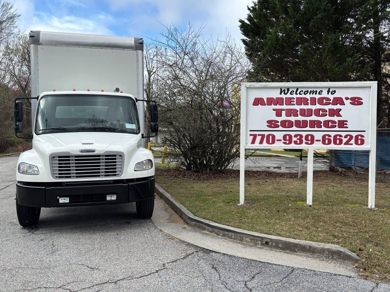 2019 Freightliner M2106 image 1