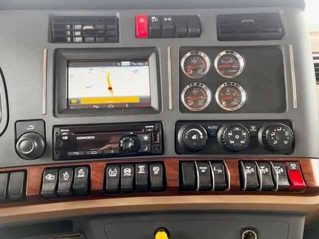 2020 Kenworth T880 image 18