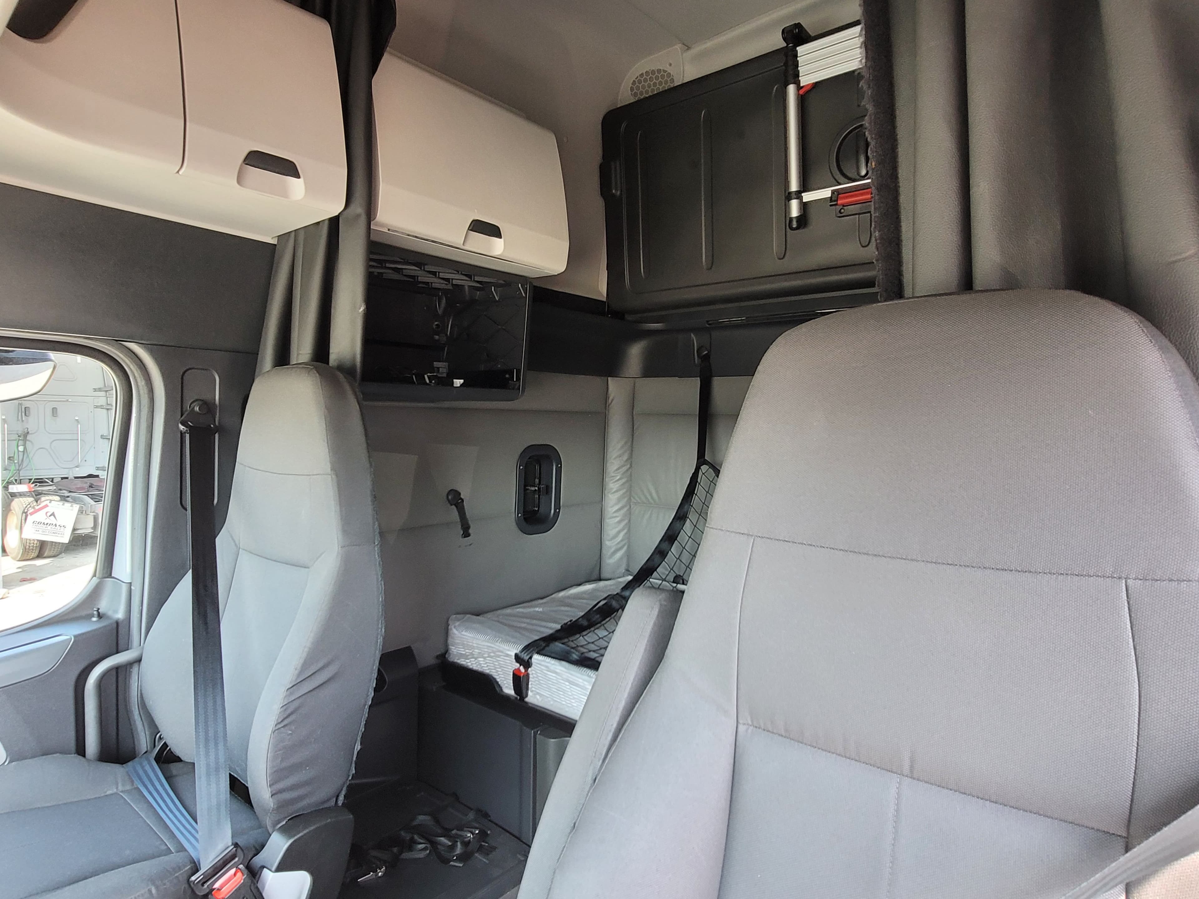 2022 Freightliner Cascadia 126 image 8