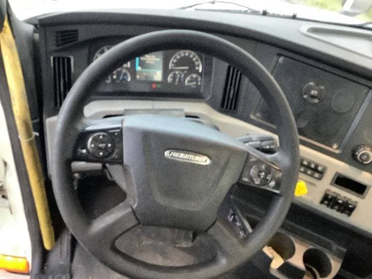 2019 Freightliner Cascadia image 11