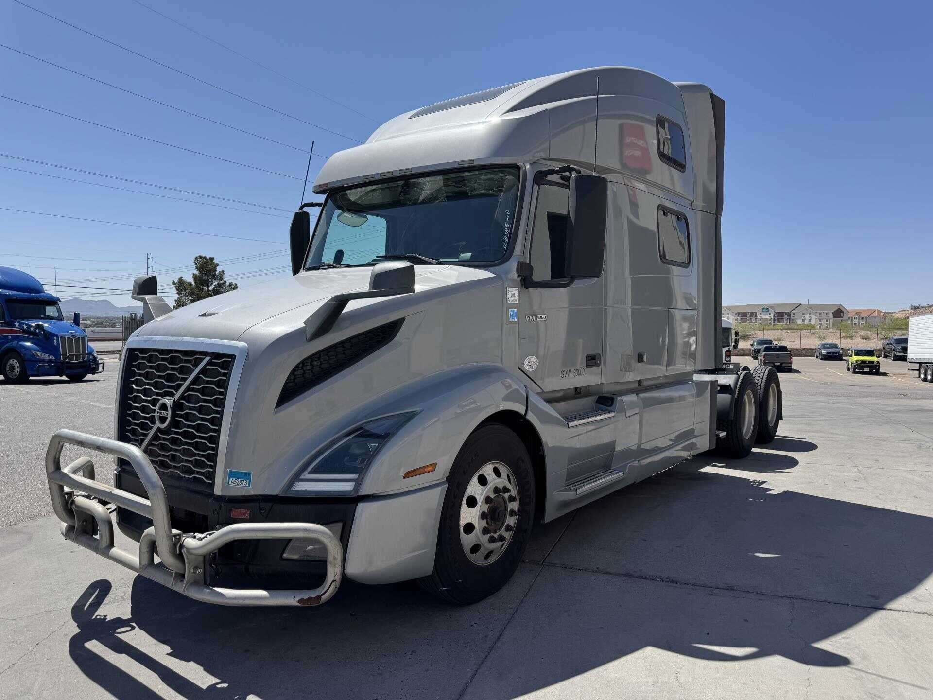 2020 Volvo VNL image 1