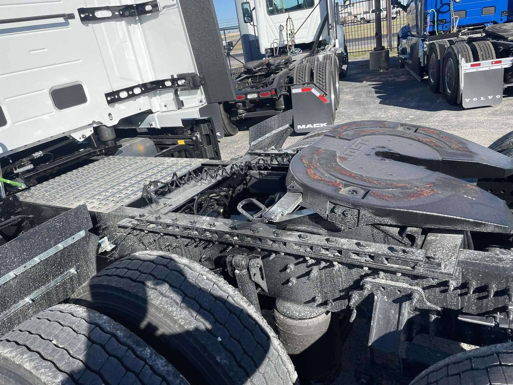 2026 Volvo NEW VNL image 6