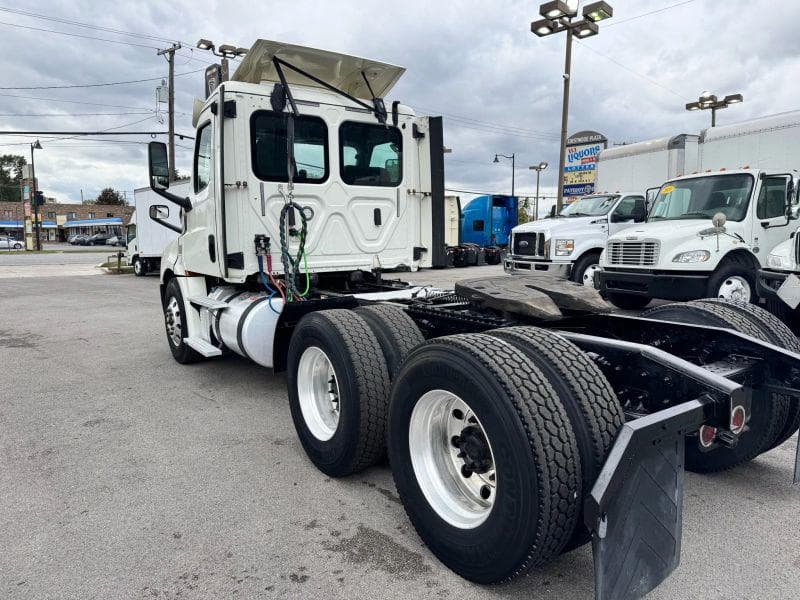 2018 Freightliner Cascadia image 7
